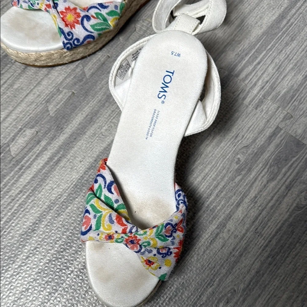 Toms adorable floral